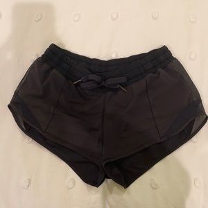 Women’s Lululemon Hotty Hot Low Rise Short 2.5”
